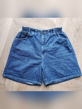 Vintage High Rise Lee Jean Shorts ! 1980s